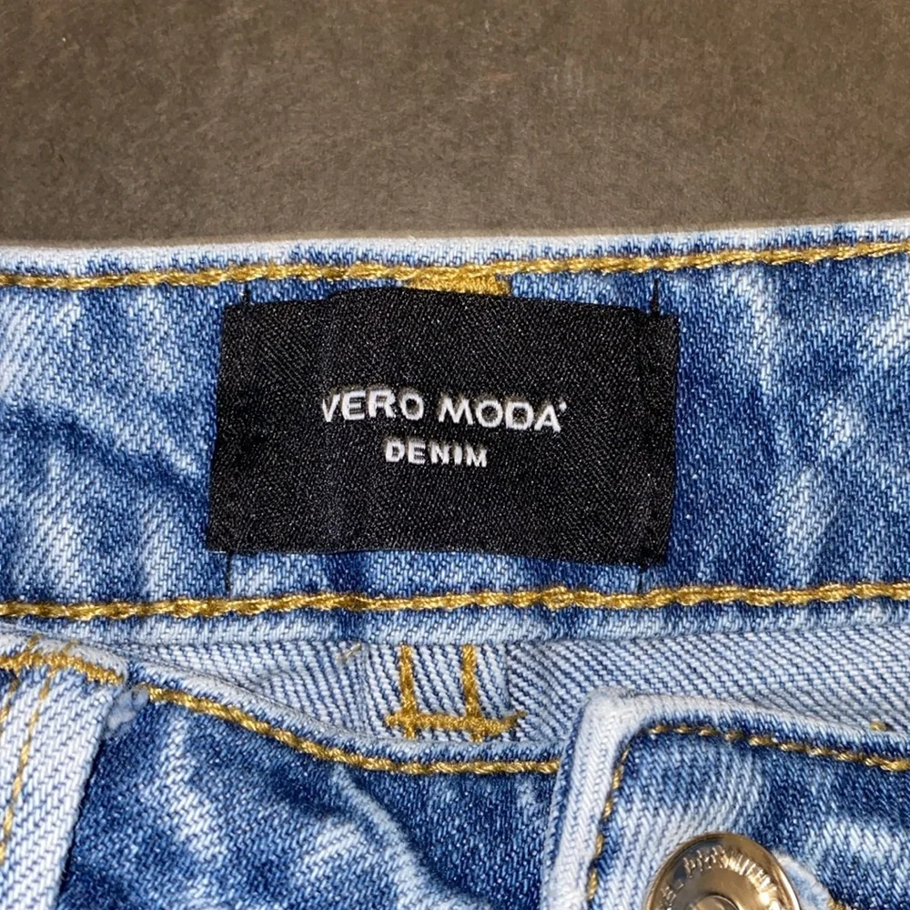 Vero Moda Denim 25/32 High Rise Crop Ankle Washout Distress Jeans - Picture 2 of 14